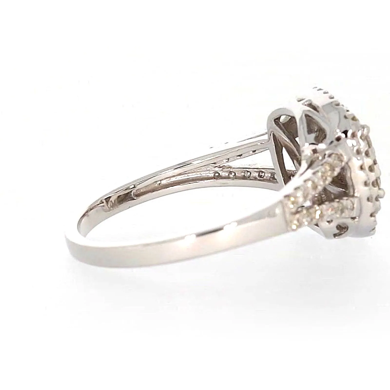 9ct White Gold Round Brilliant Cut with 1 CARAT tw of Diamonds Ring
