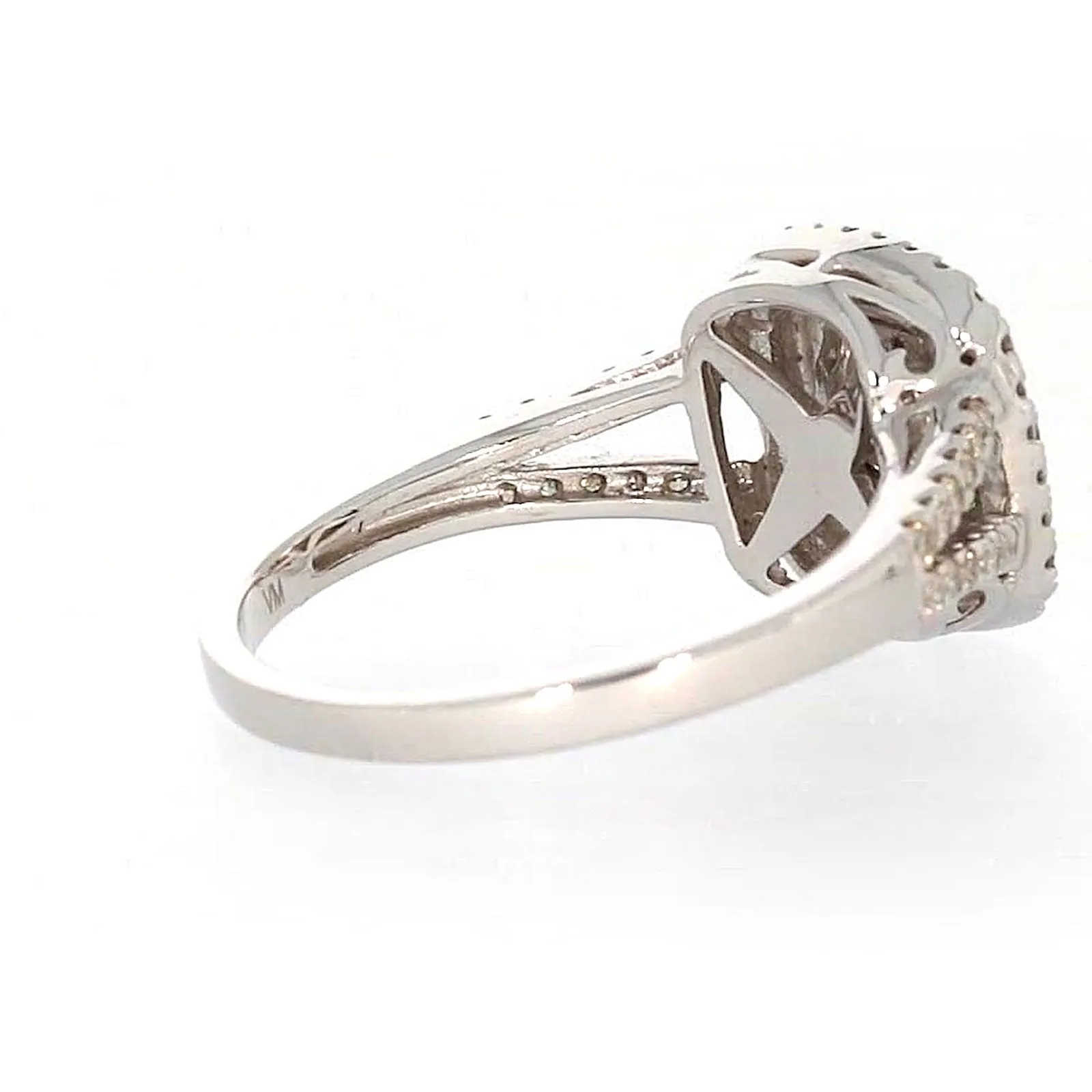 9ct White Gold Round Brilliant Cut with 1 CARAT tw of Diamonds Ring
