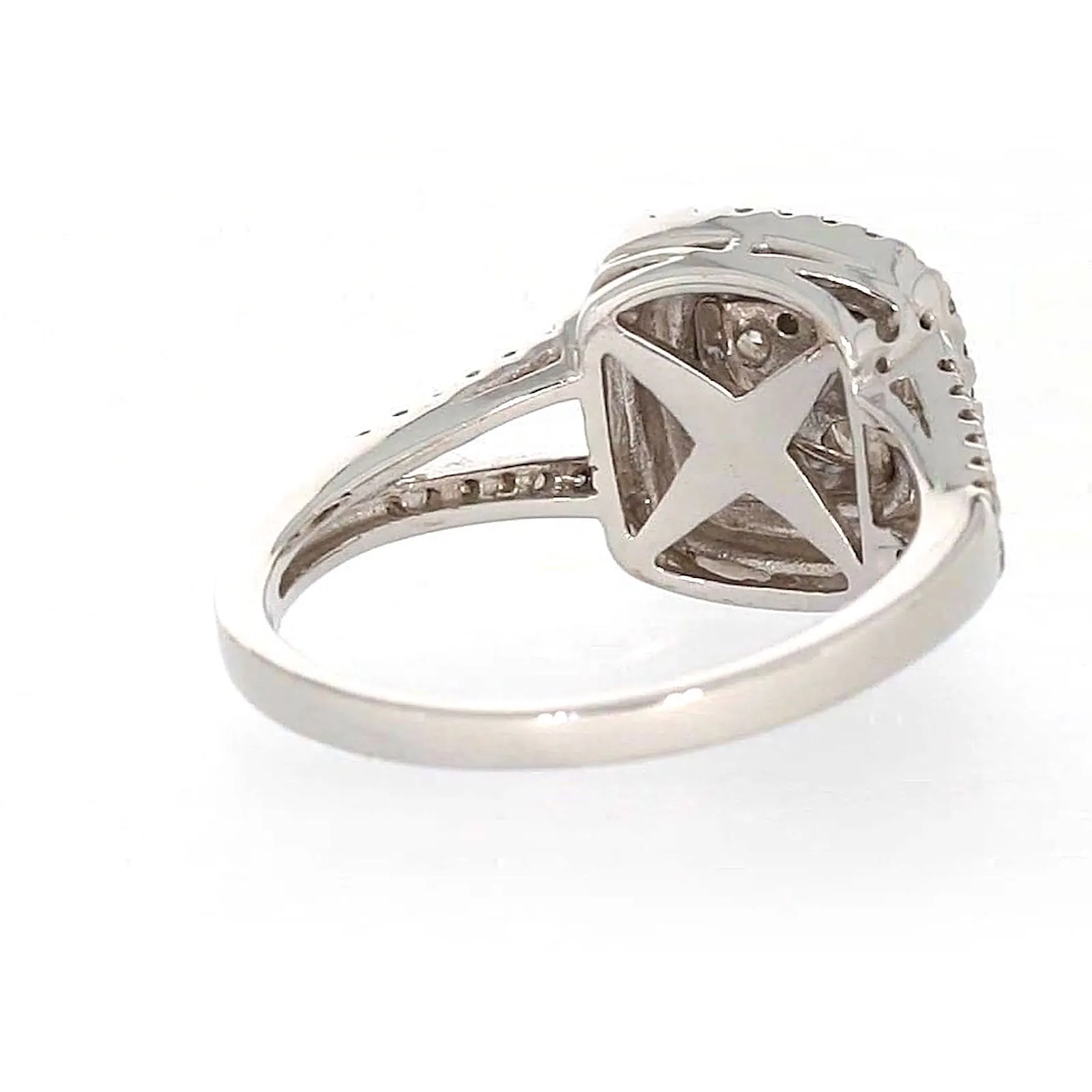 9ct White Gold Round Brilliant Cut with 1 CARAT tw of Diamonds Ring
