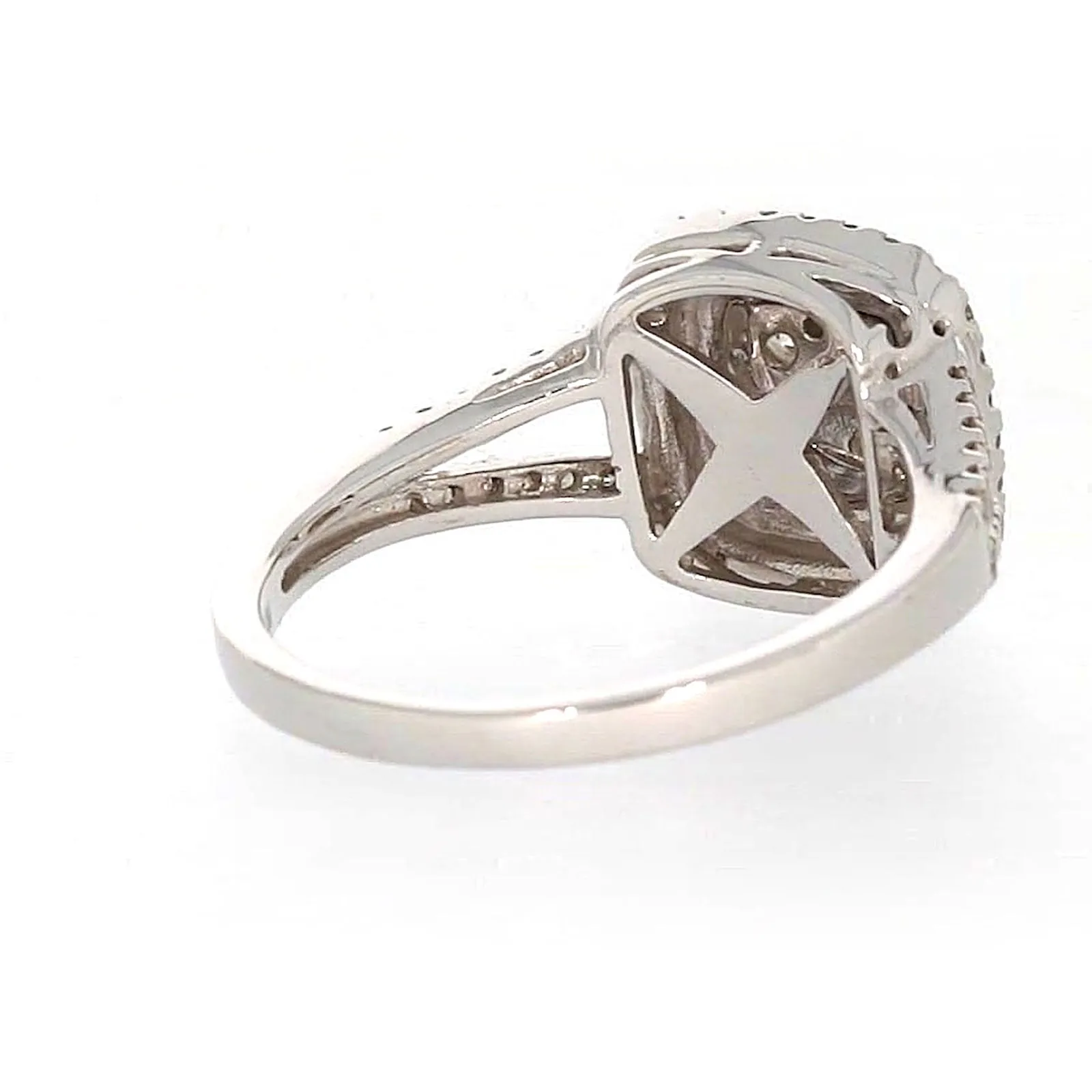 9ct White Gold Round Brilliant Cut with 1 CARAT tw of Diamonds Ring