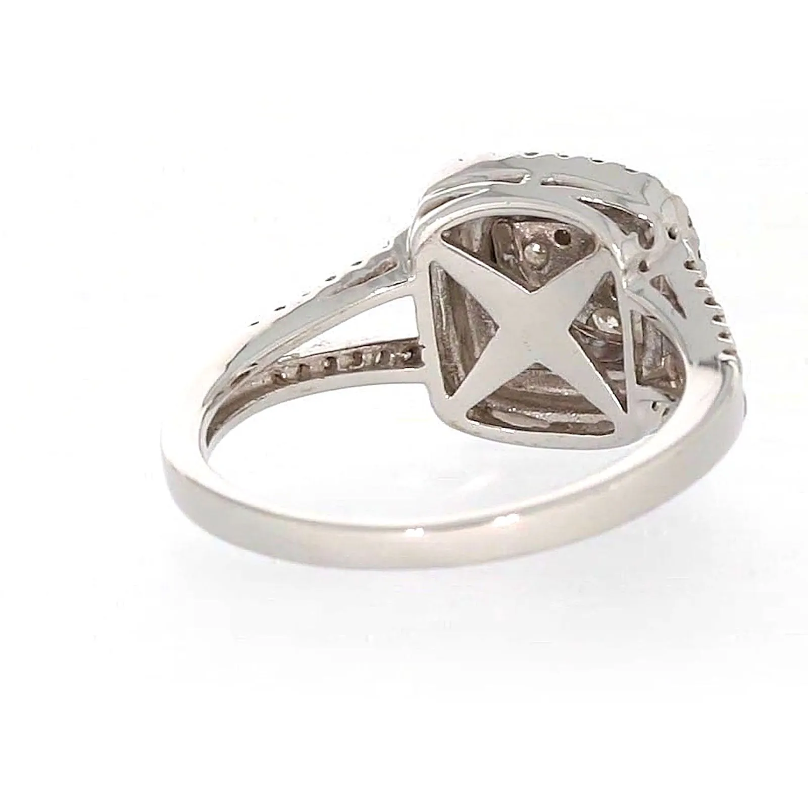 9ct White Gold Round Brilliant Cut with 1 CARAT tw of Diamonds Ring