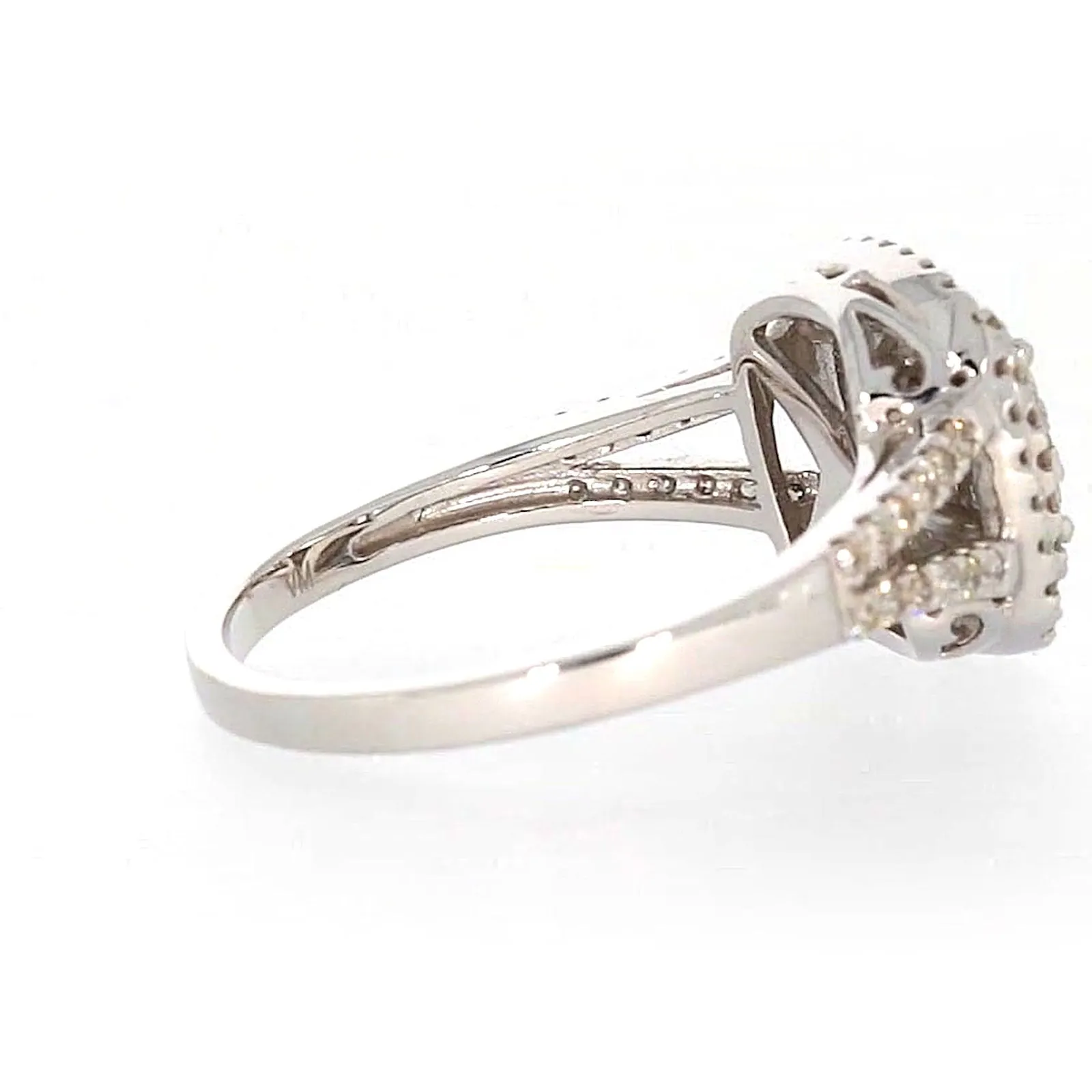 9ct White Gold Round Brilliant Cut with 1 CARAT tw of Diamonds Ring
