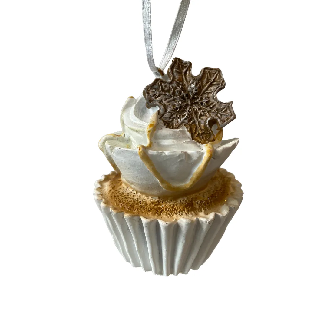 Christmas cup cake handing decoration