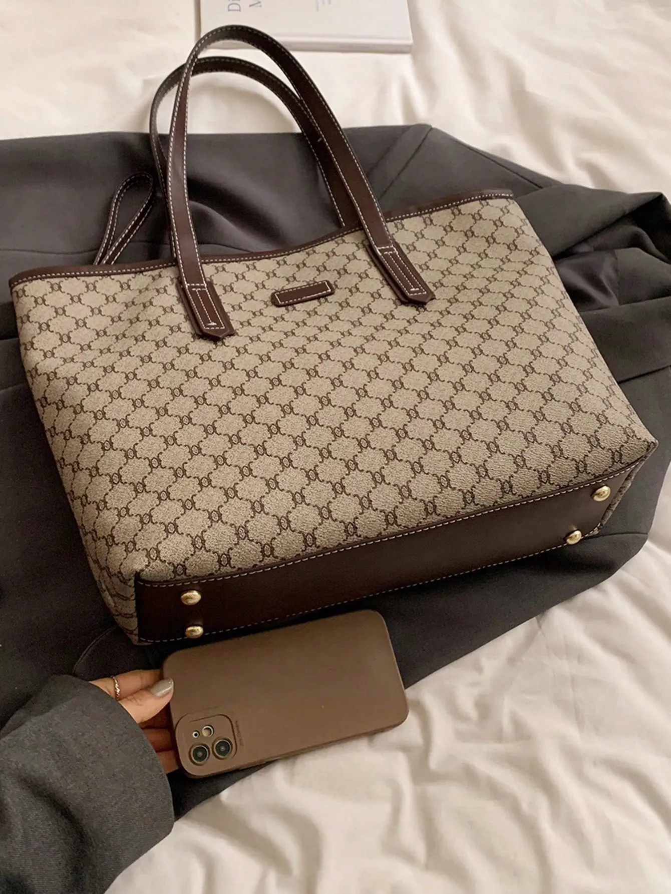 New Fashion Women's Large Capacity Full Body Print Design Letter Pattern Decoration Design Double Handle Tote Bag Suitable For Work And Commuting