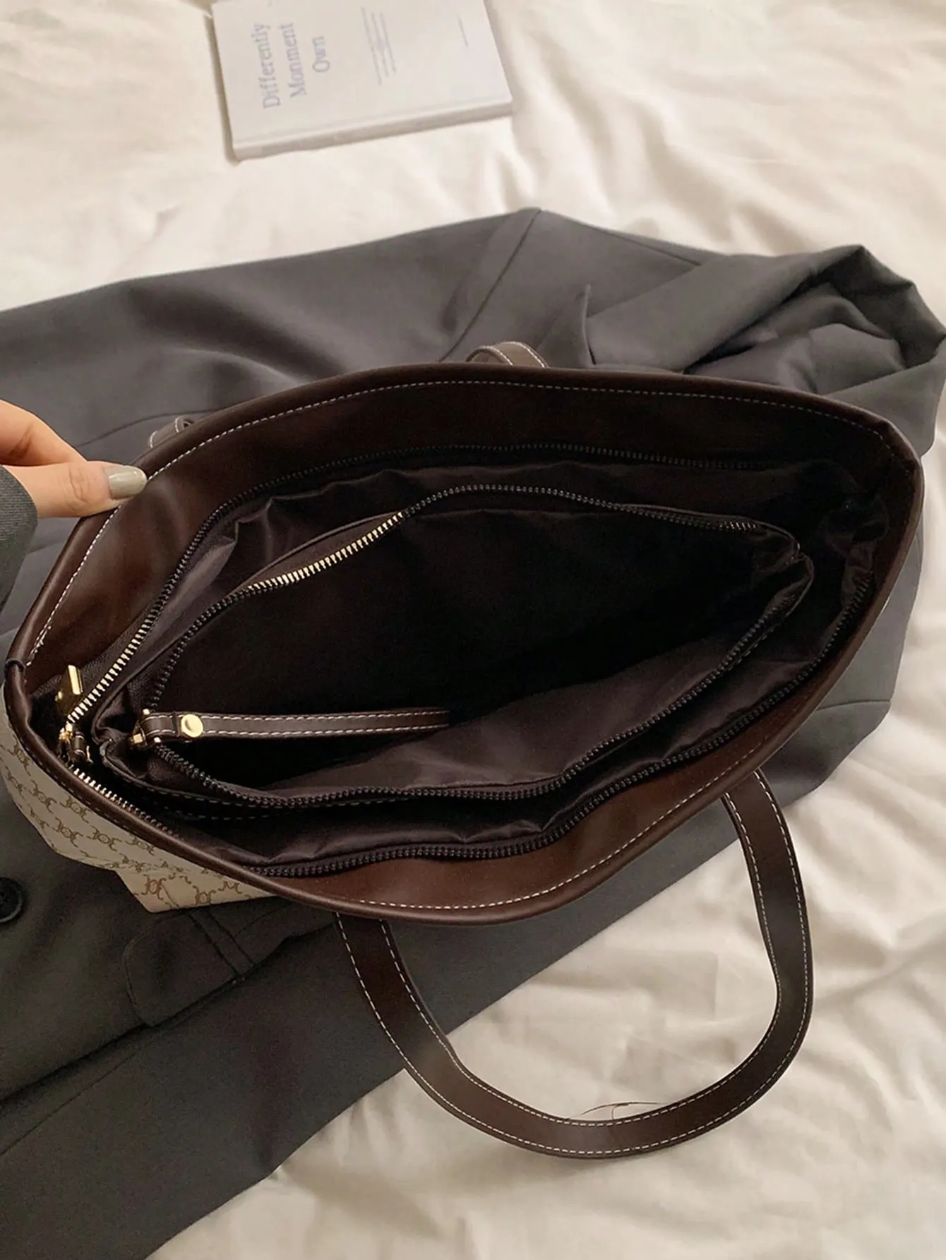 New Fashion Women's Large Capacity Full Body Print Design Letter Pattern Decoration Design Double Handle Tote Bag Suitable For Work And Commuting