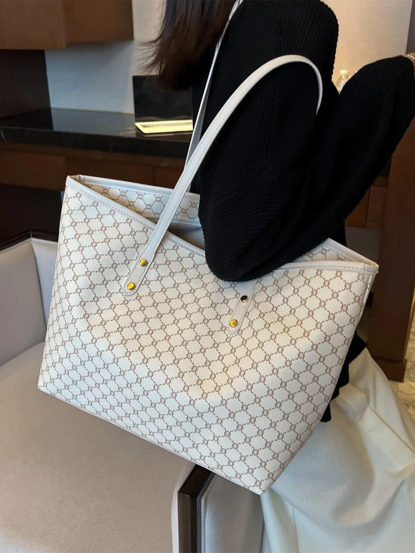 New Fashion Women's Large Capacity Full Body Print Design Letter Pattern Decoration Design Double Handle Tote Bag Suitable For Work And Commuting