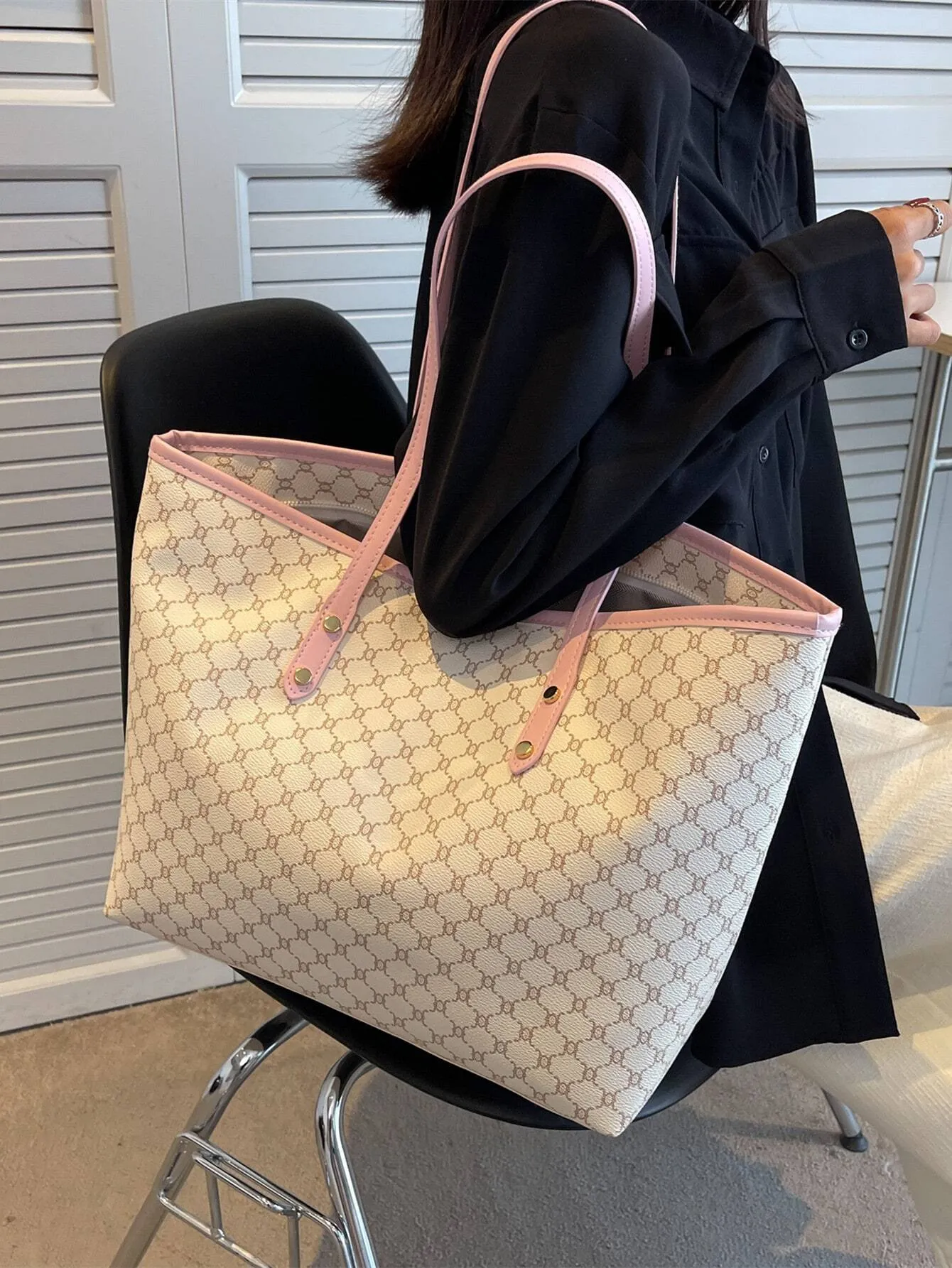 New Fashion Women's Large Capacity Full Body Print Design Letter Pattern Decoration Design Double Handle Tote Bag Suitable For Work And Commuting