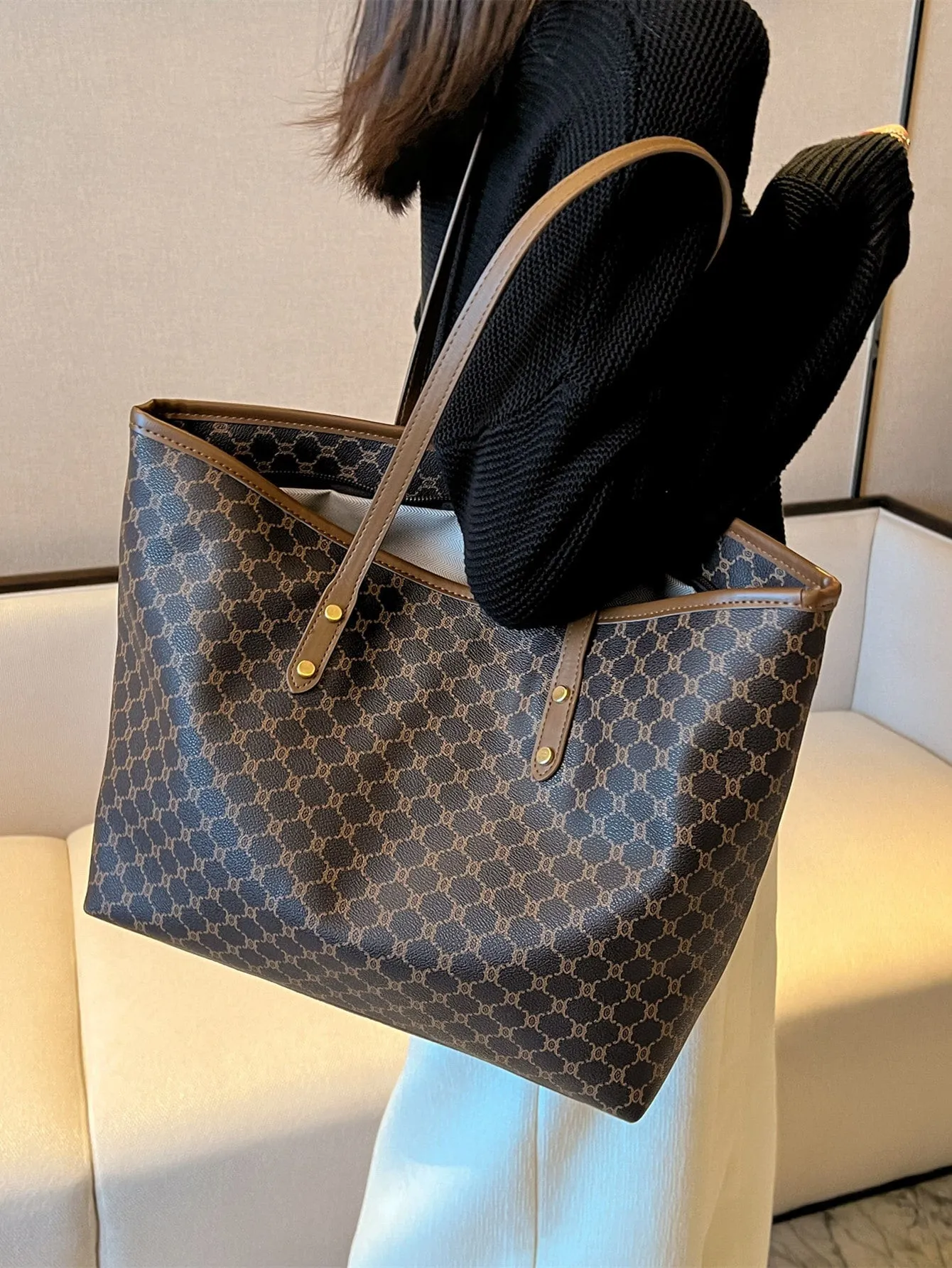 New Fashion Women's Large Capacity Full Body Print Design Letter Pattern Decoration Design Double Handle Tote Bag Suitable For Work And Commuting