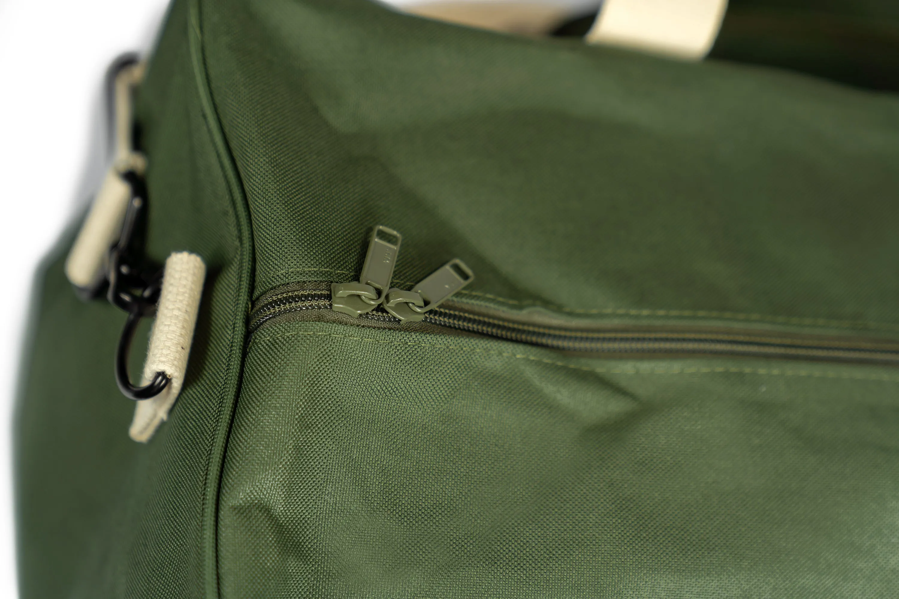 NO HAND OUTS DUFFEL BAG - OLIVE