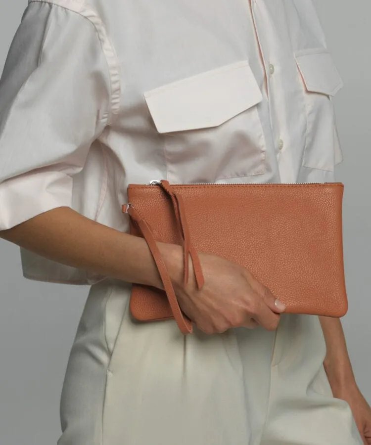Pochette Slim Grained Leather Peach