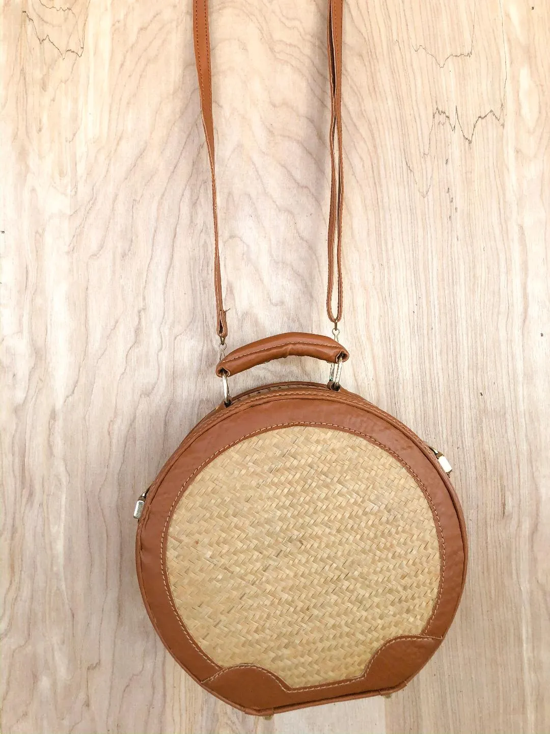 Resort Classic Large Round Wicker and Cognac Bag