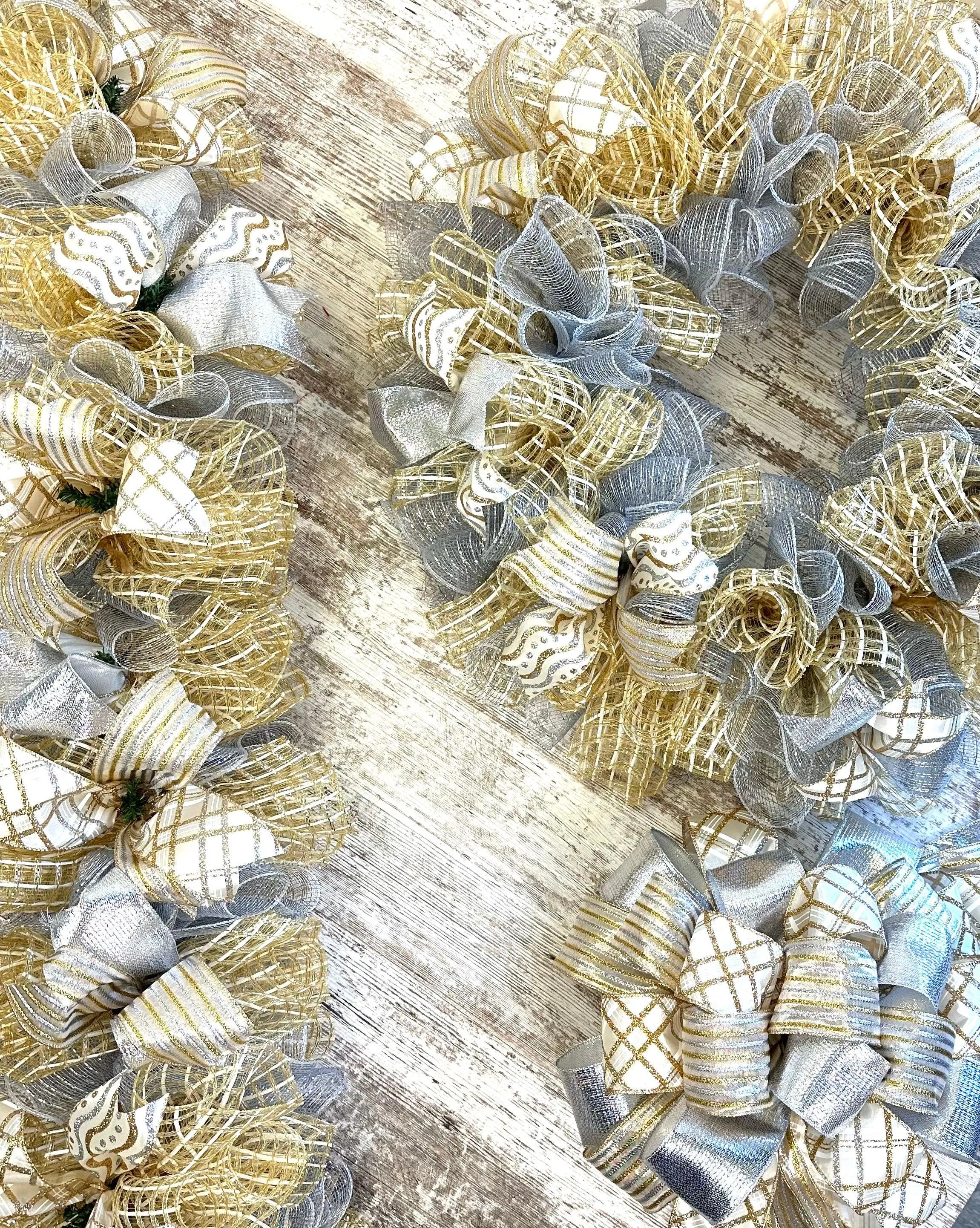 Silver Gold and Ivory Christmas Wreath : TB7