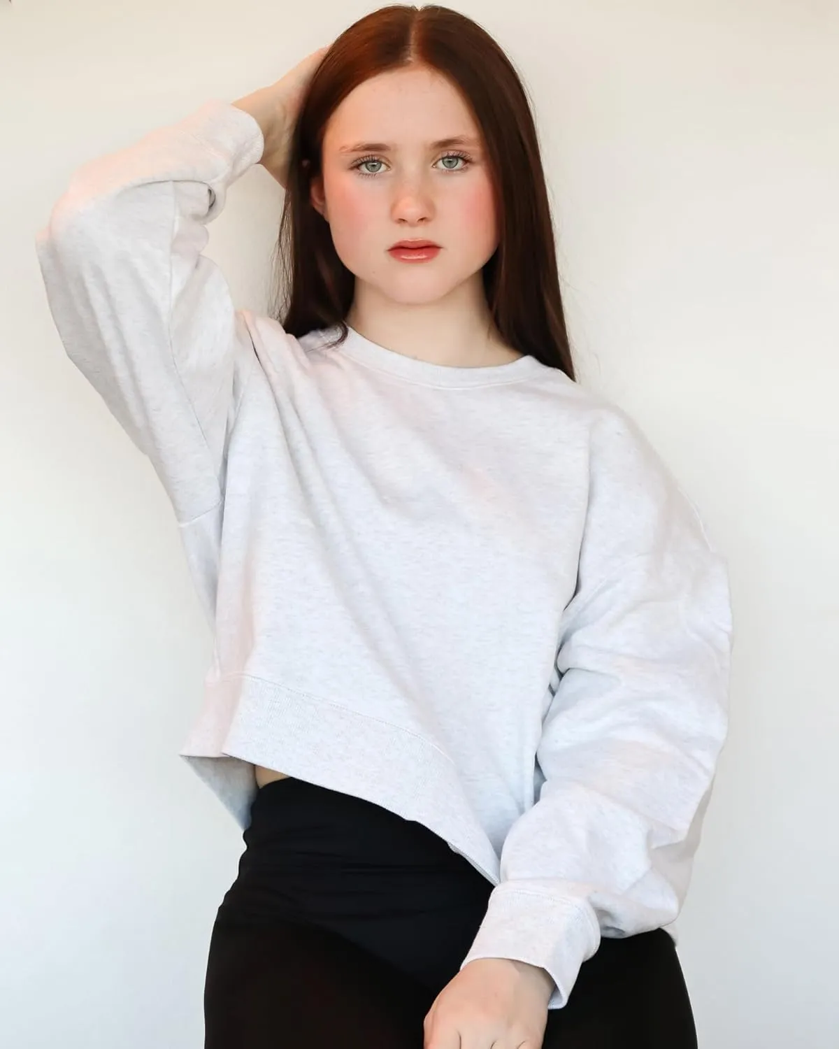 Stelle Cropped Sweatshirts for Women Cotton Long Sleeve Crop Tops Crewneck Pullover Oversized Sweater
