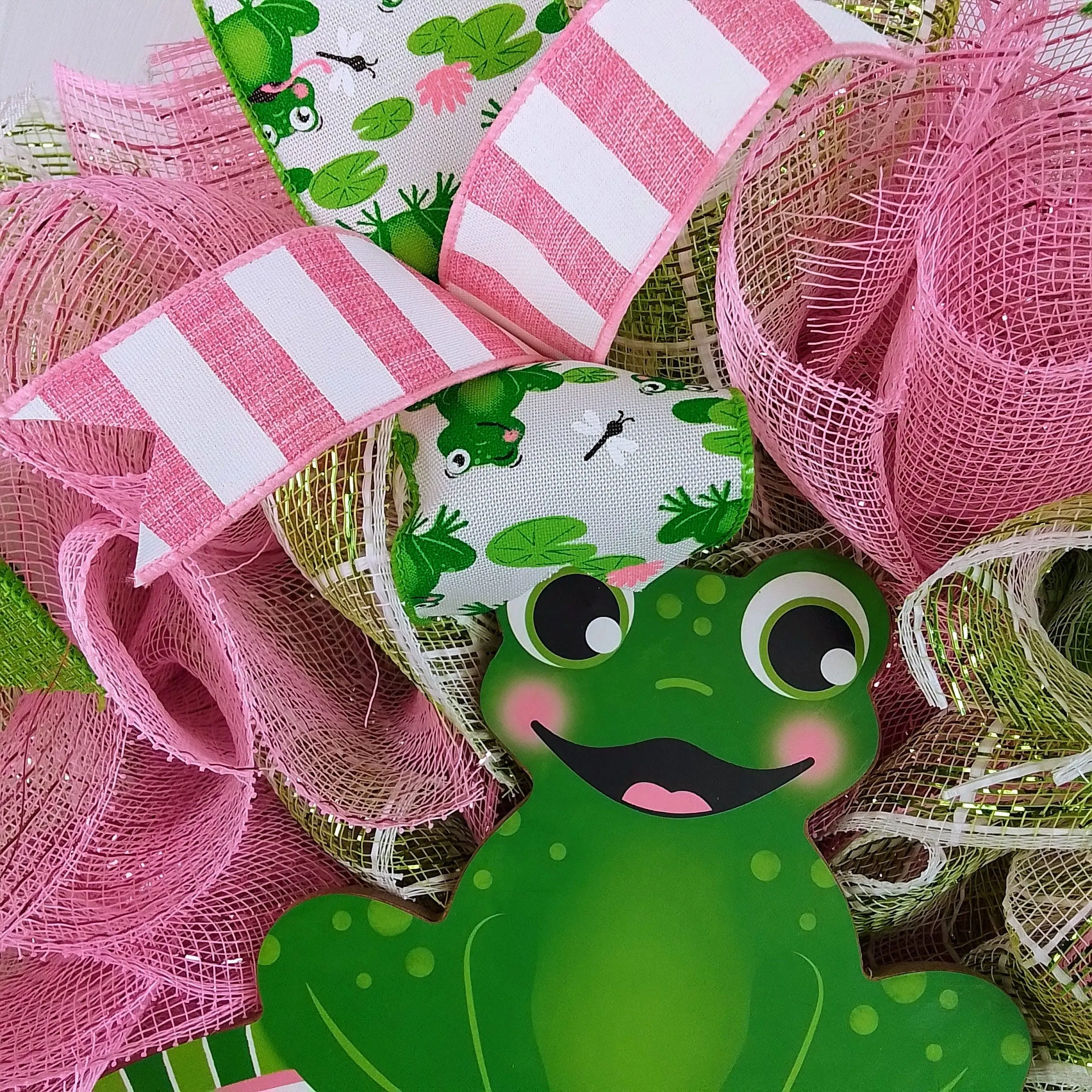 Welcome to our Pad Frog Wreath - Spring Summer Front Door Decor - Green Pink White