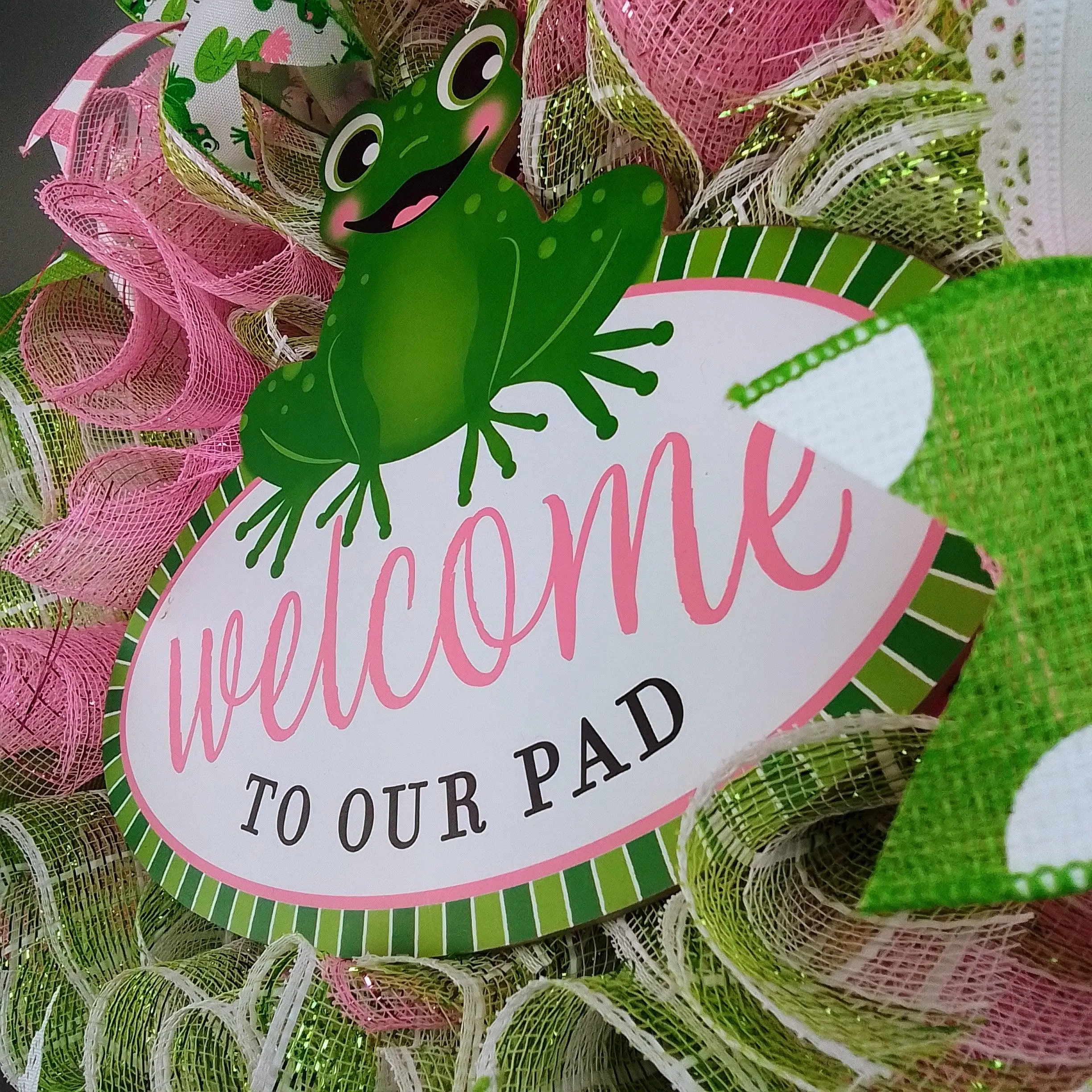 Welcome to our Pad Frog Wreath - Spring Summer Front Door Decor - Green Pink White