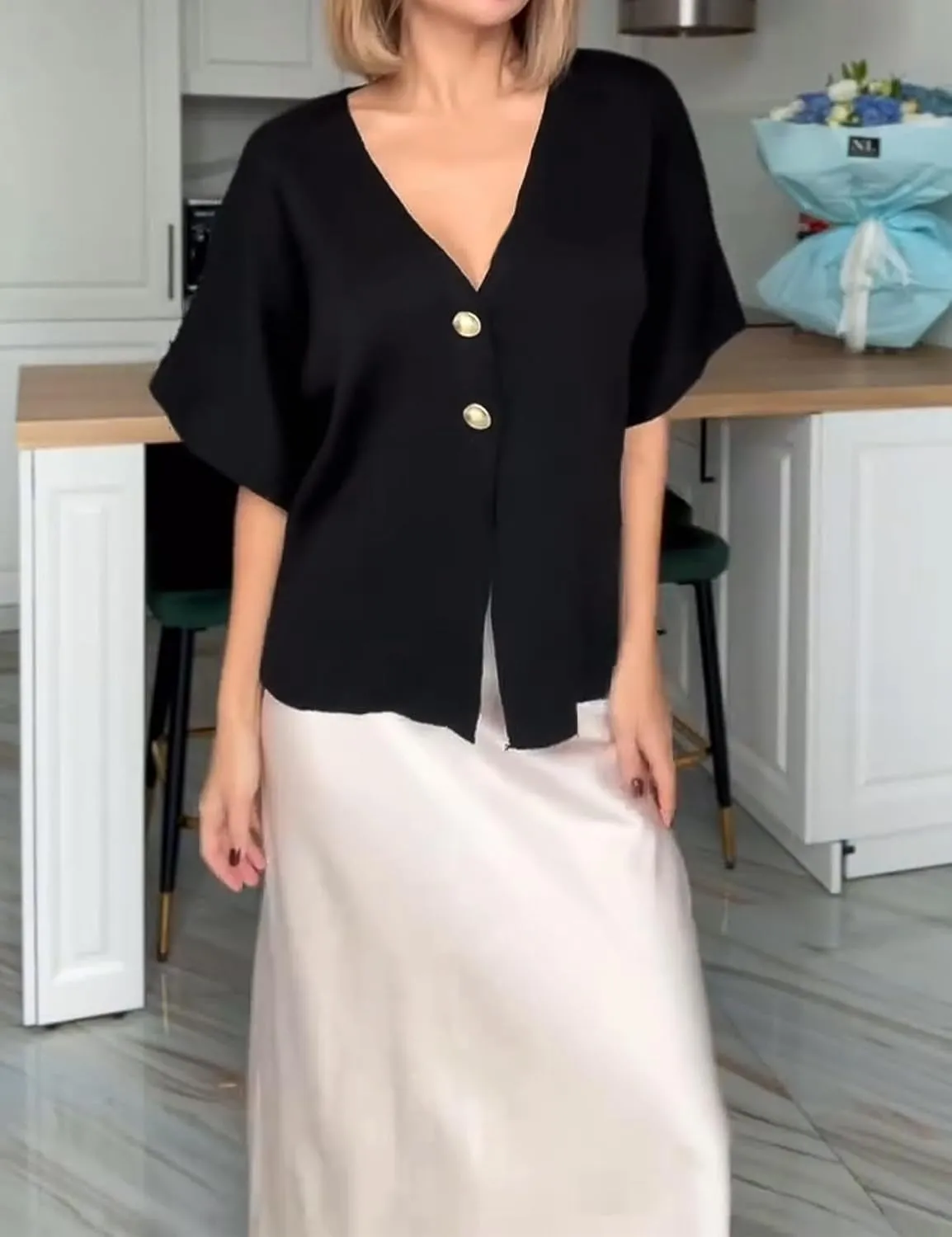 Wyeysyt Short Sleeve Cardigans for Women, Knit V-Neck Button Front Solid Color Sweater Top